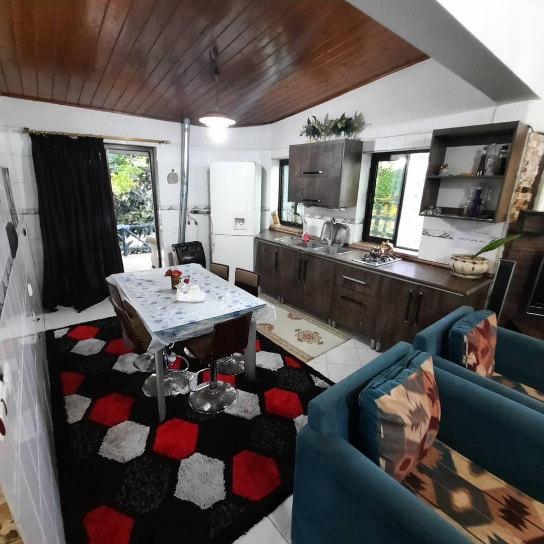 ویلا ساحلی استخردار با تراس رو به دریا و جنگل