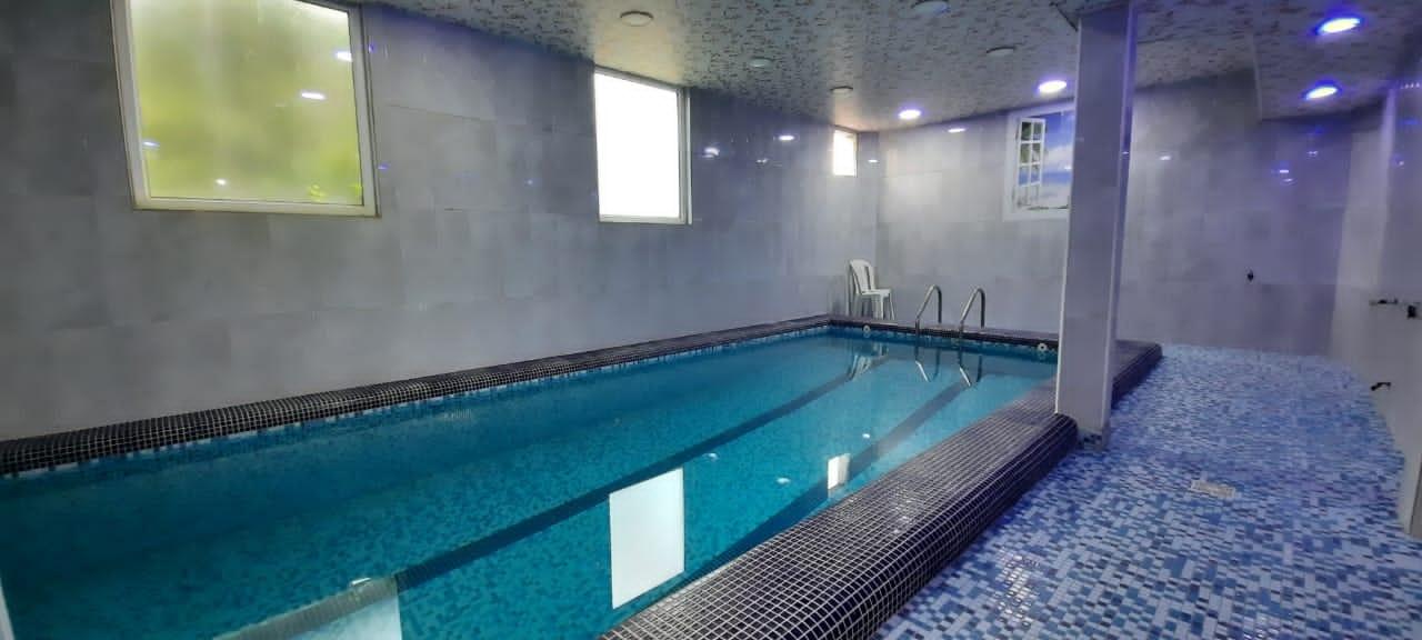 ویلا ساحلی استخردار با تراس رو به دریا و جنگل