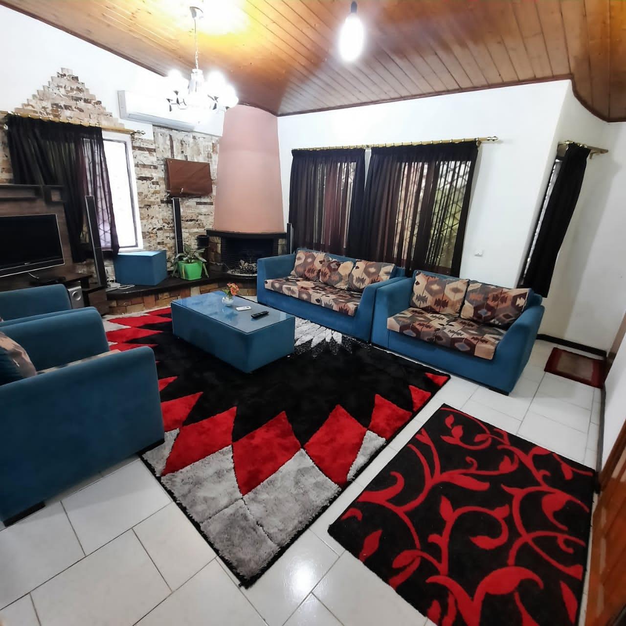 ویلا ساحلی استخردار با تراس رو به دریا و جنگل