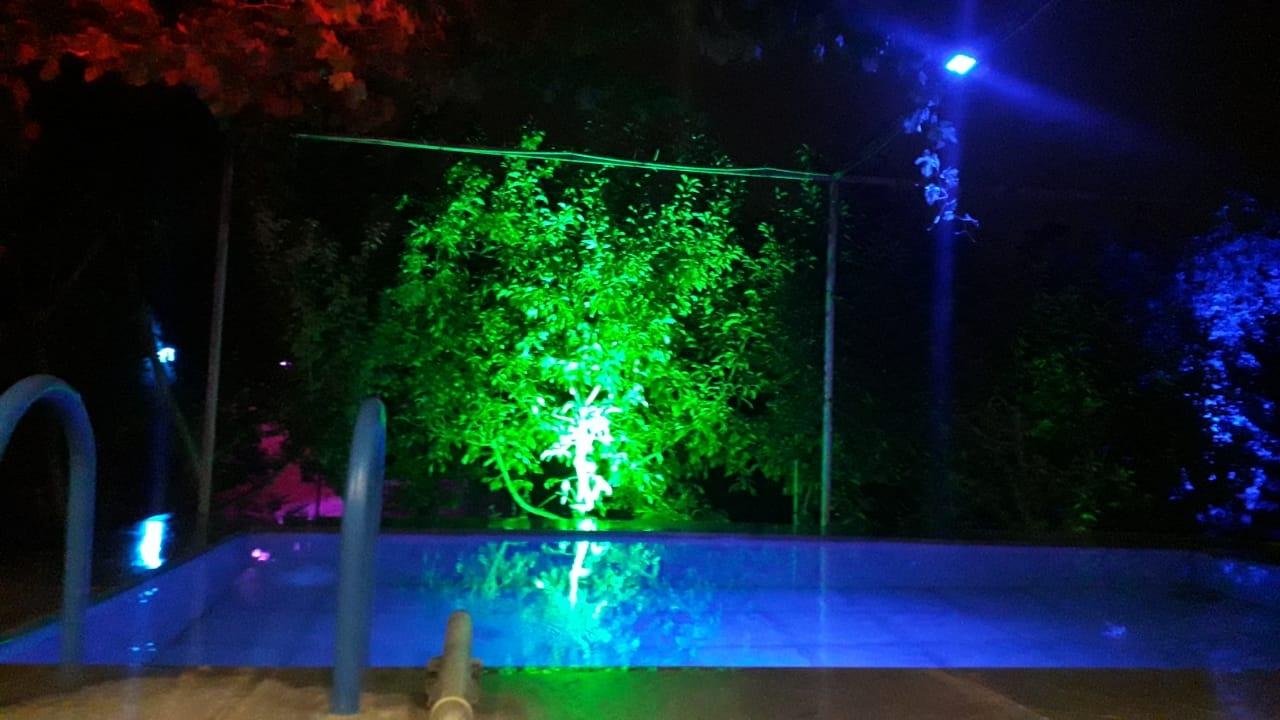 اجاره باغ ویلا بااستخر روباز در خمینی شهر