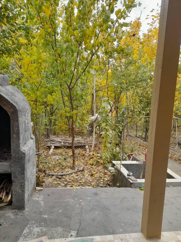 ویلا لب روخانه در باغ بهادران