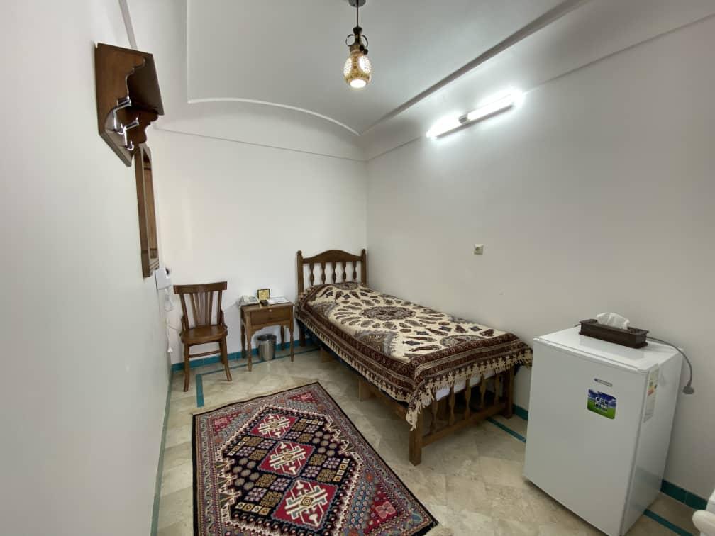 اجاره اتاق تک تخته هتلی در کاشان