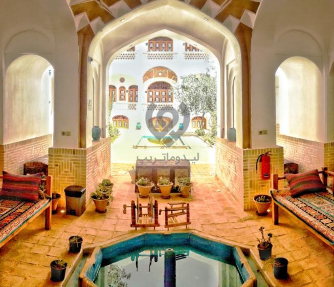 اجاره اتاق تک تخته هتلی در کاشان