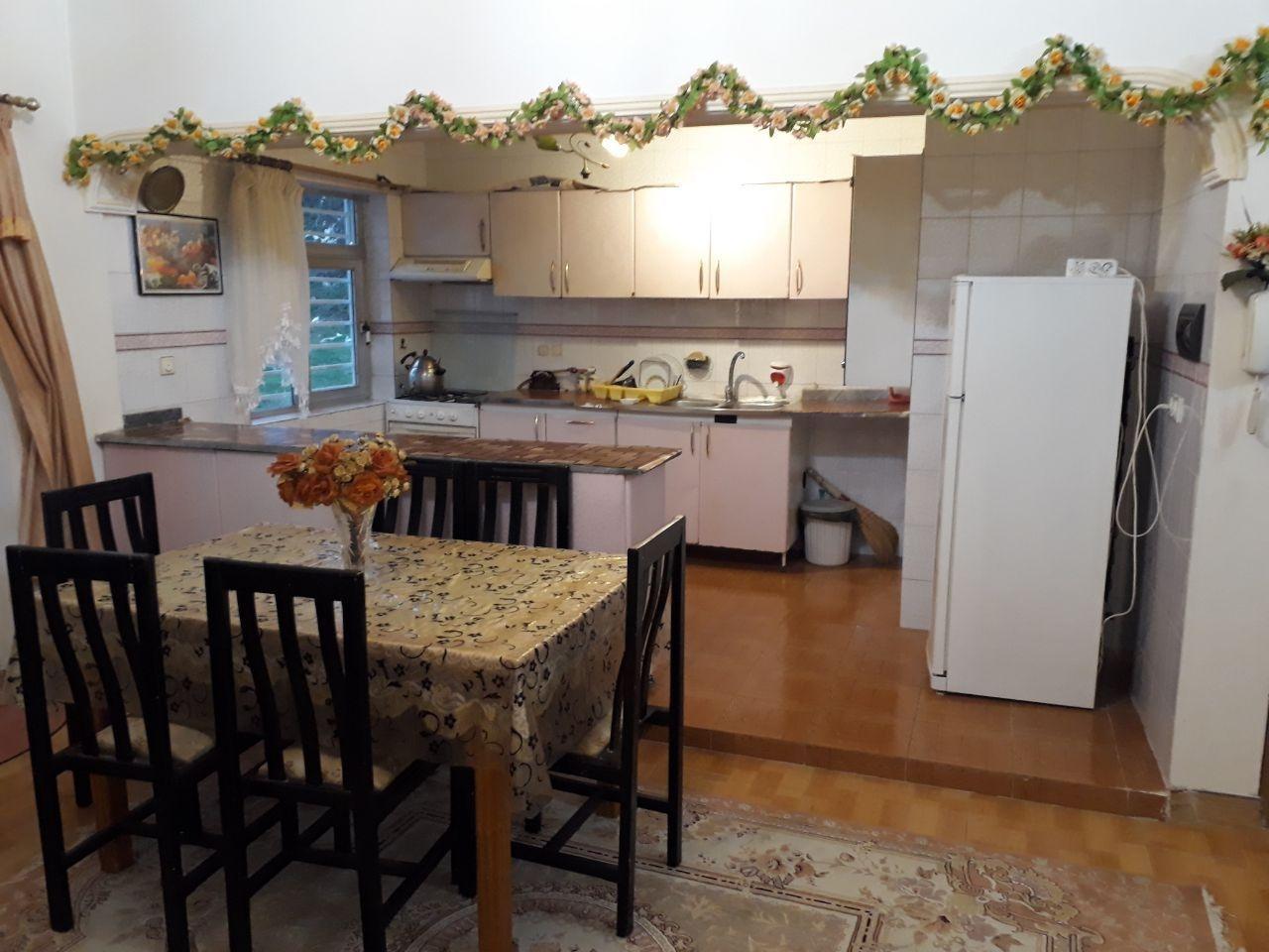 ویلا کنار رودخانه چشم انداز کوه و جنگل