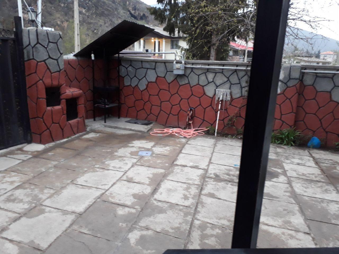 ویلا کنار رودخانه چشم انداز کوه و جنگل