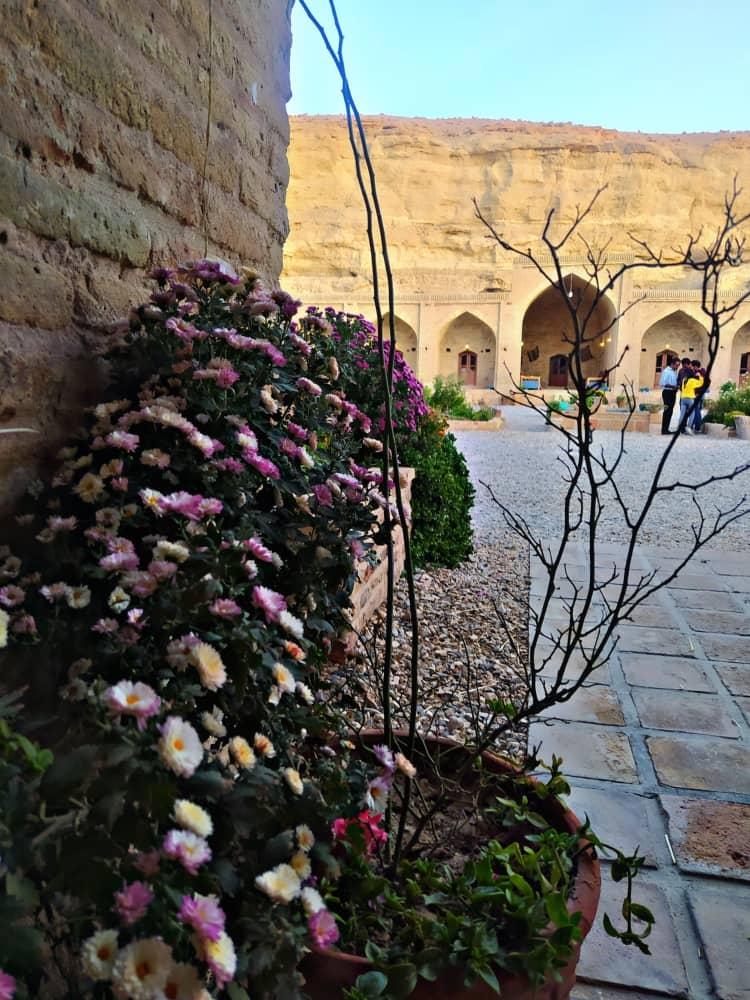 اقامتگاه بومگردی شاه عباسی ایزدخواست