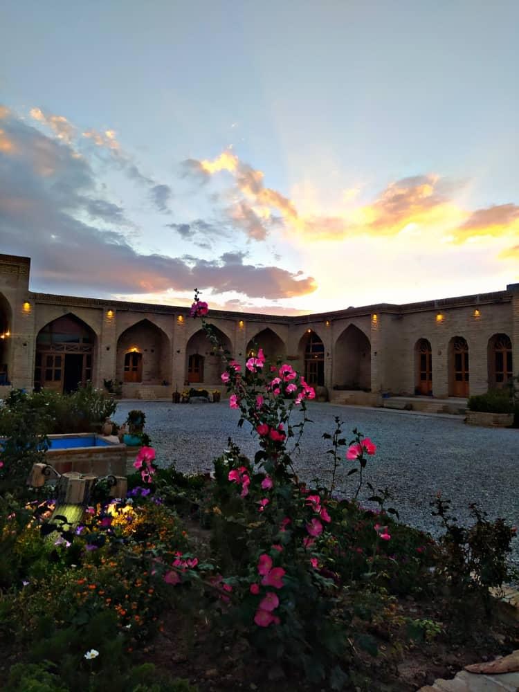 اقامتگاه بومگردی شاه عباسی ایزدخواست