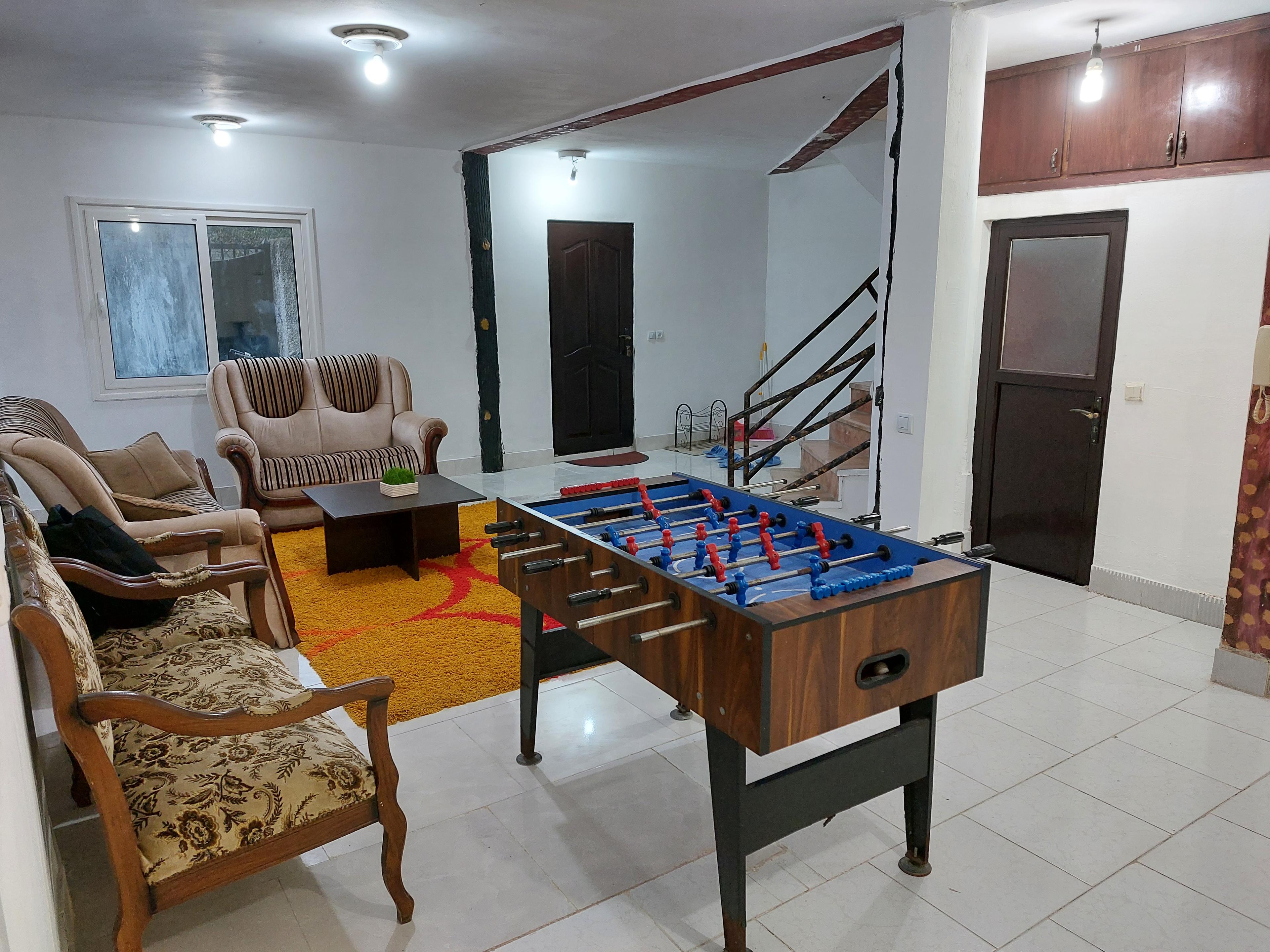 ویلا ساحلی استخردار با تراس رو به دریا و جنگل