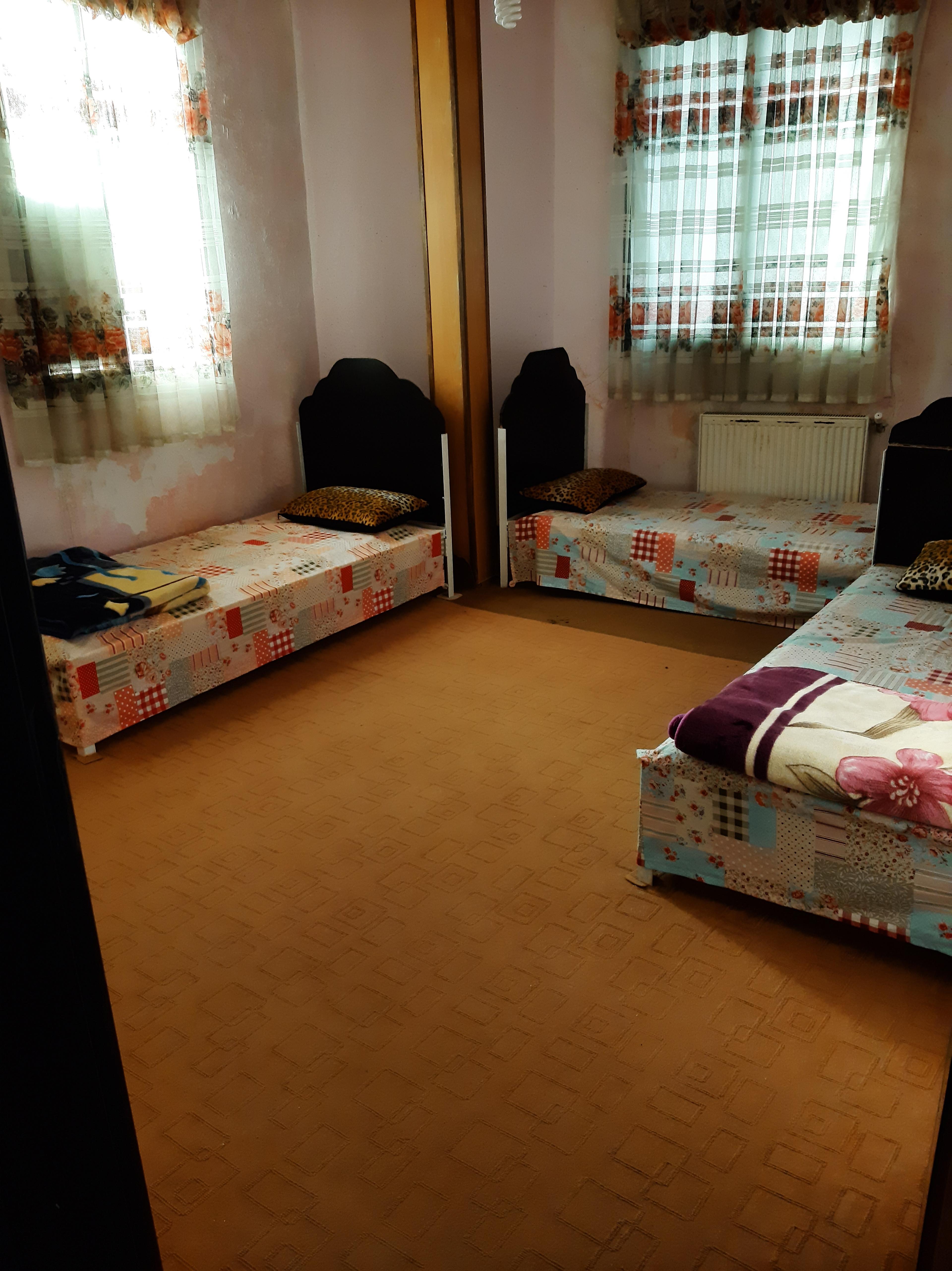 سوئیت دو خوابه تمیز در ملایر همدان