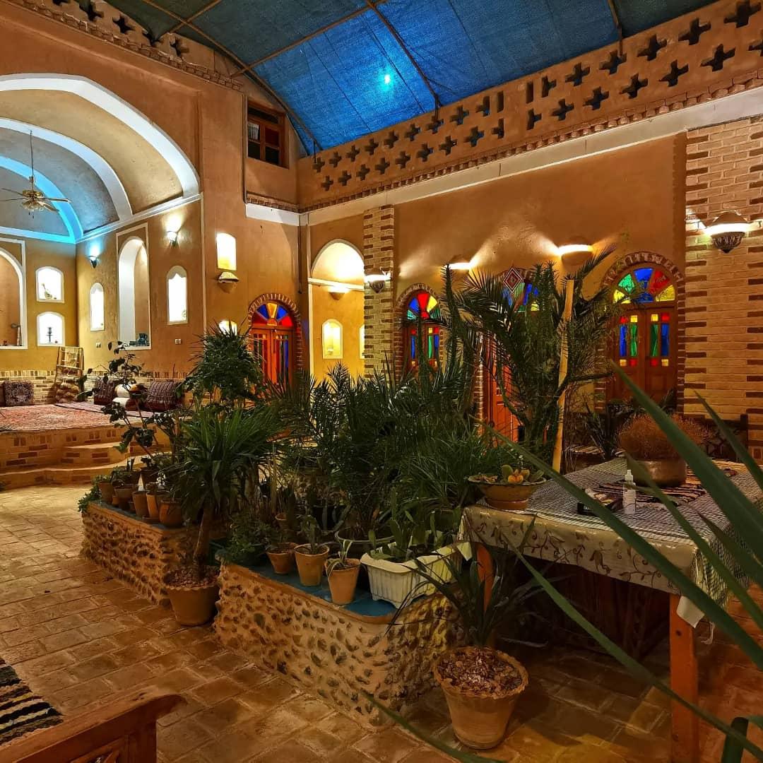 رزرو کوتاه مدت اتاق در خور و بیابانک