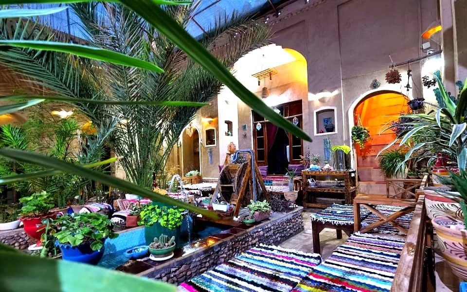 رزرو روزانه اتاق در خور و بیابانک