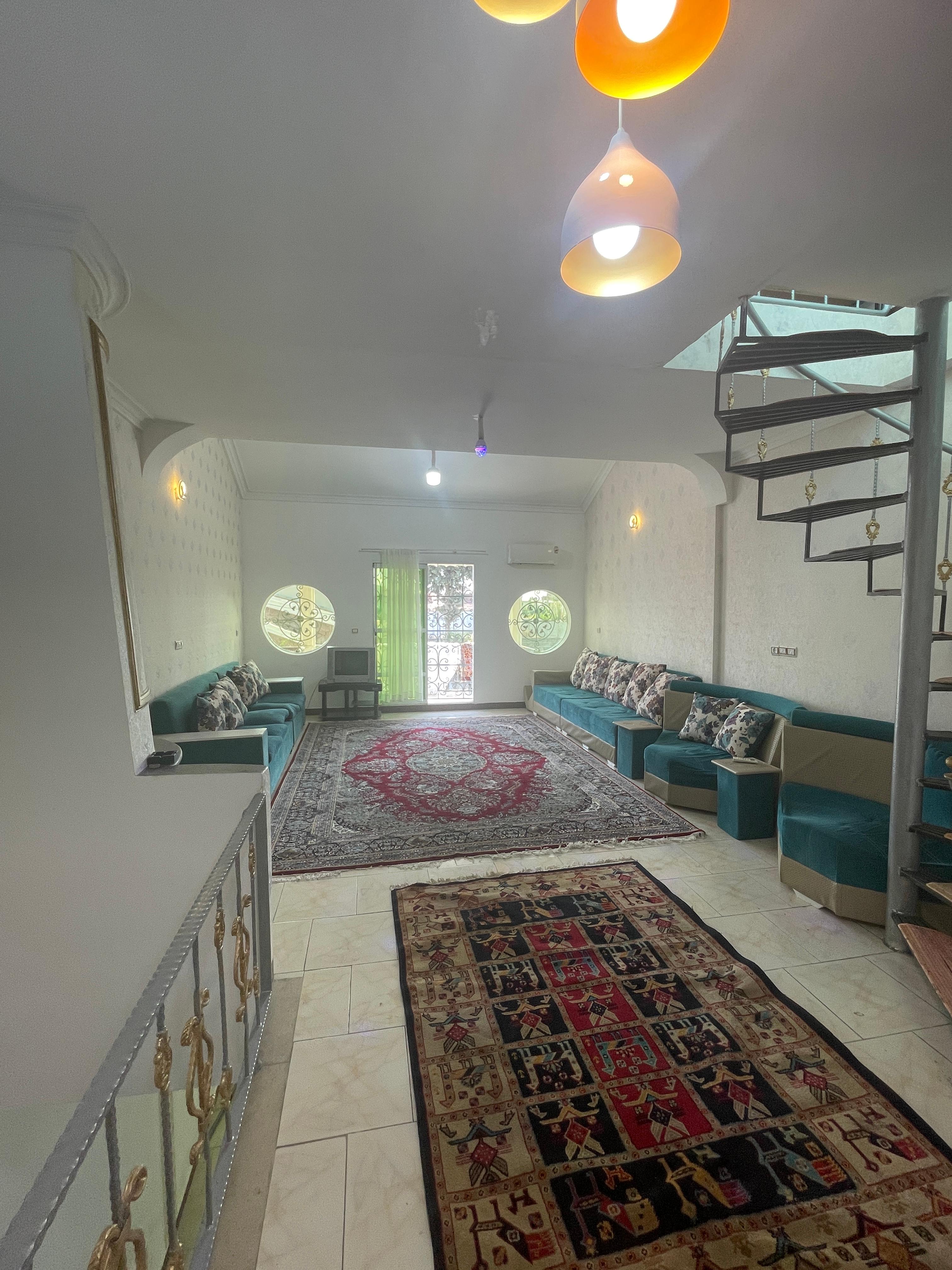 ویلا تریبلکس ساحلی با جکوزی شاه نشین