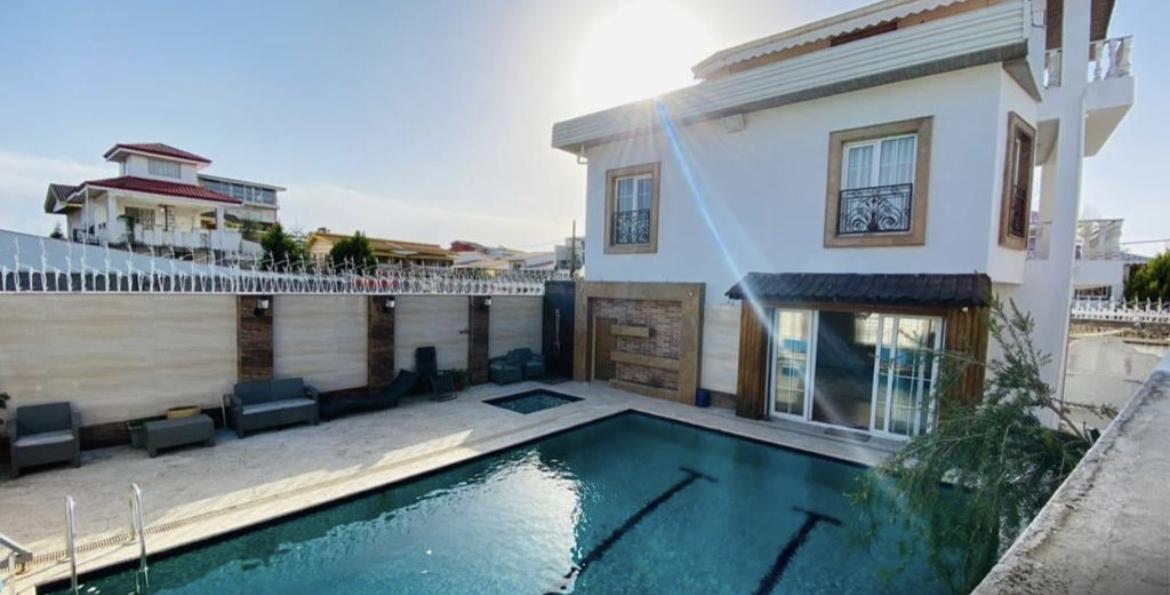 ویلا استخر دار دوبلکس فول امکانات زیبا کنار