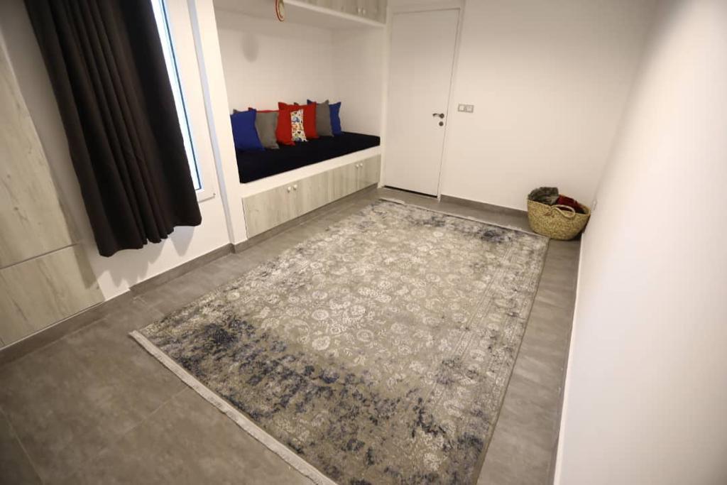 اقامتگاه بادگیر سفید در جزیره هنگام