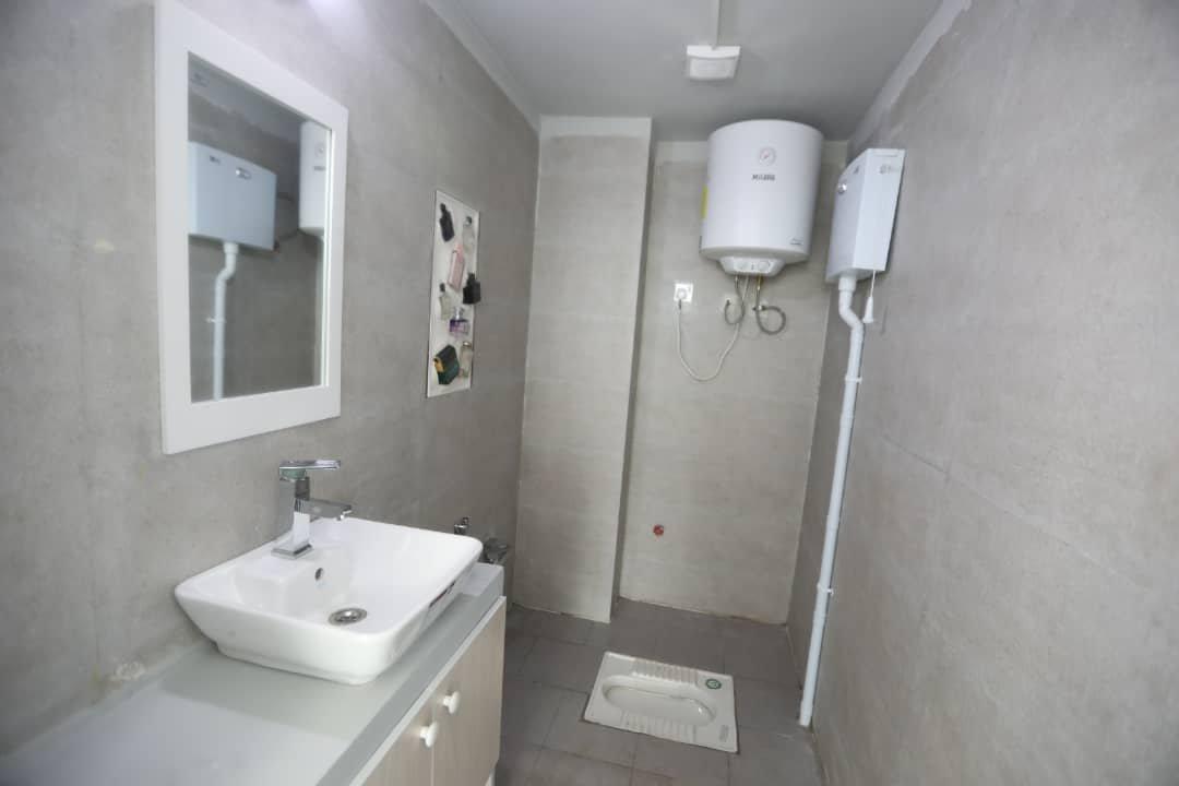 اقامتگاه بادگیر سفید در جزیره هنگام