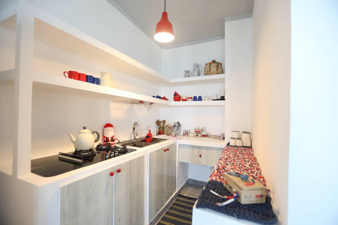 اقامتگاه بادگیر سفید در جزیره هنگام