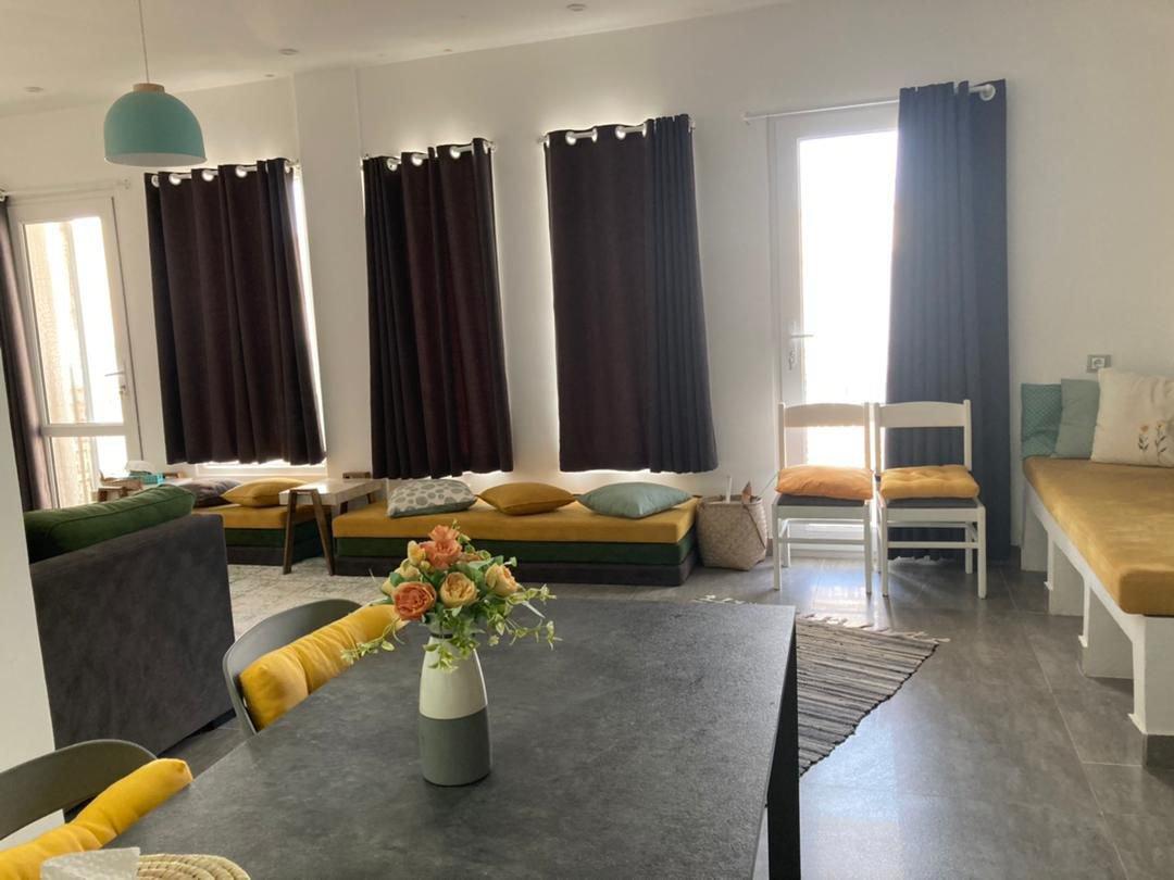 اقامتگاه بادگیر سفید در جزیره هنگام