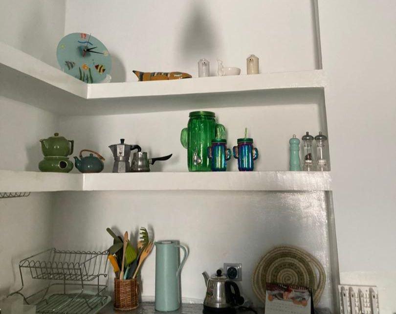 اقامتگاه بادگیر سفید در جزیره هنگام