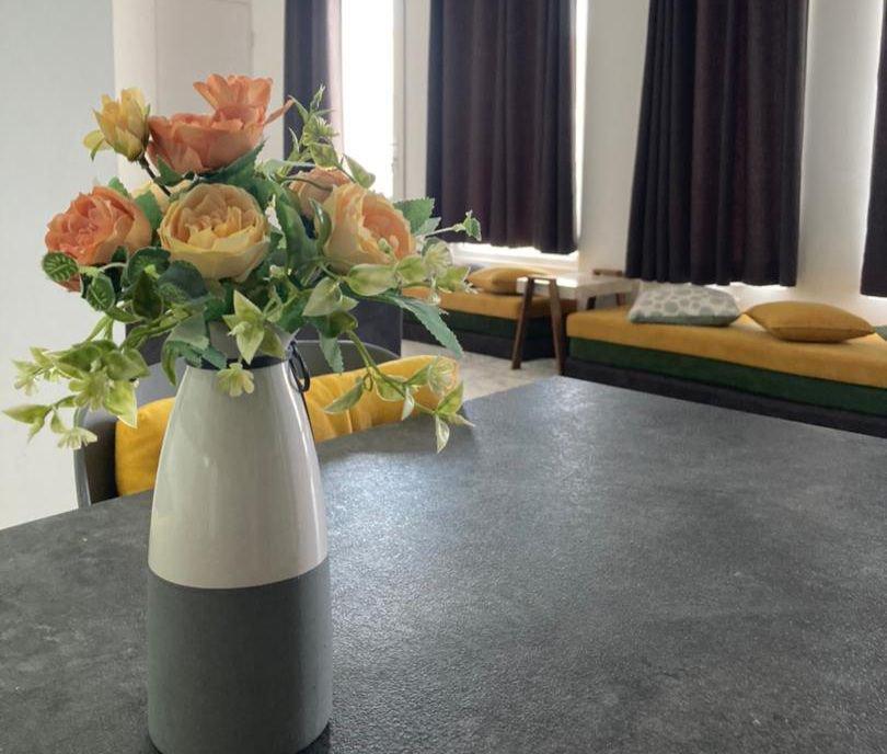 اقامتگاه بادگیر سفید در جزیره هنگام