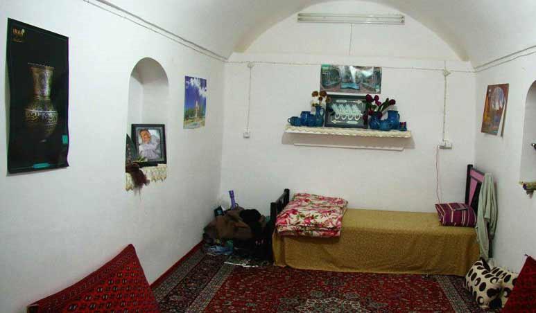 اقامتگاه بوم گردی نگین در زرندیه