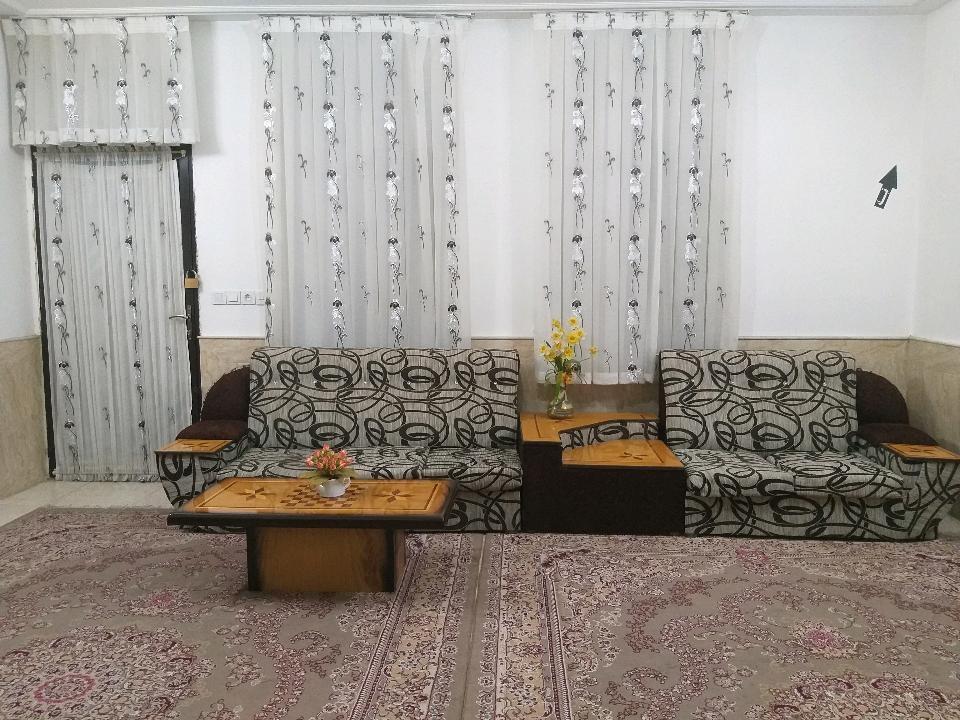 مبله یک خوابه پارکینگ دار و نزدیک خانه های تاریخی