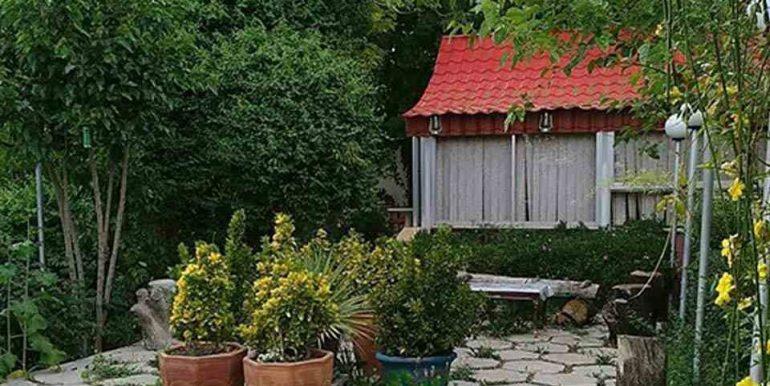 اقامتگاه بوم گردی باغ گلها در ارسنجان