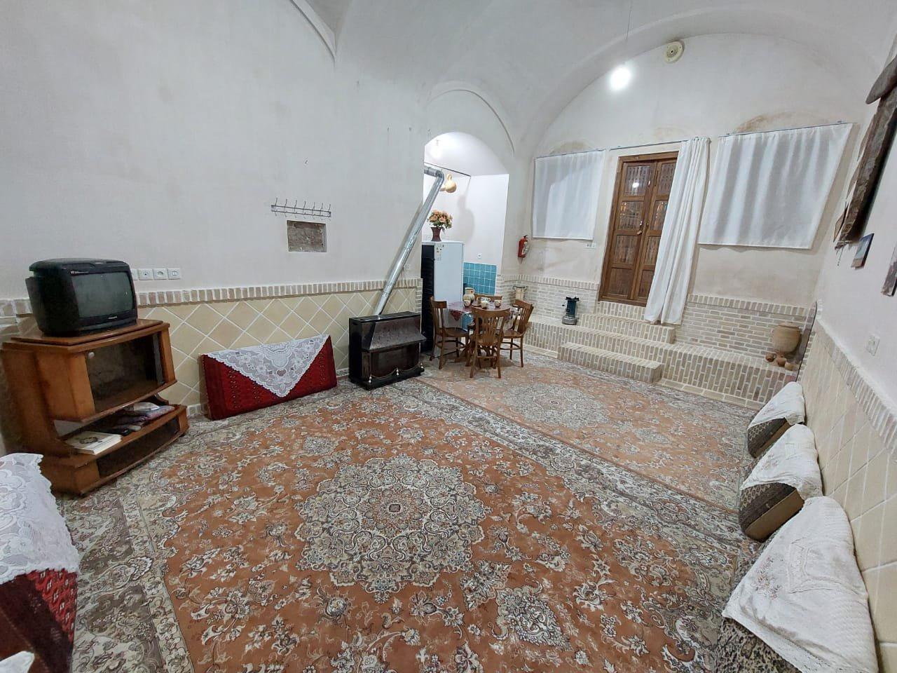 بوم گردی عمارت مهربانو در آران و بیدگل