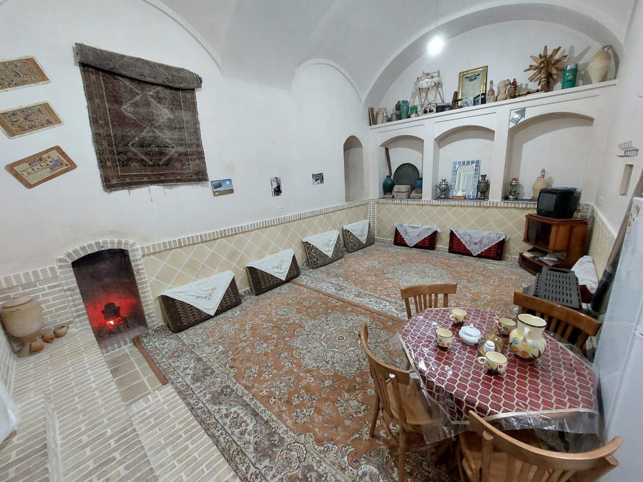 بوم گردی عمارت مهربانو در آران و بیدگل