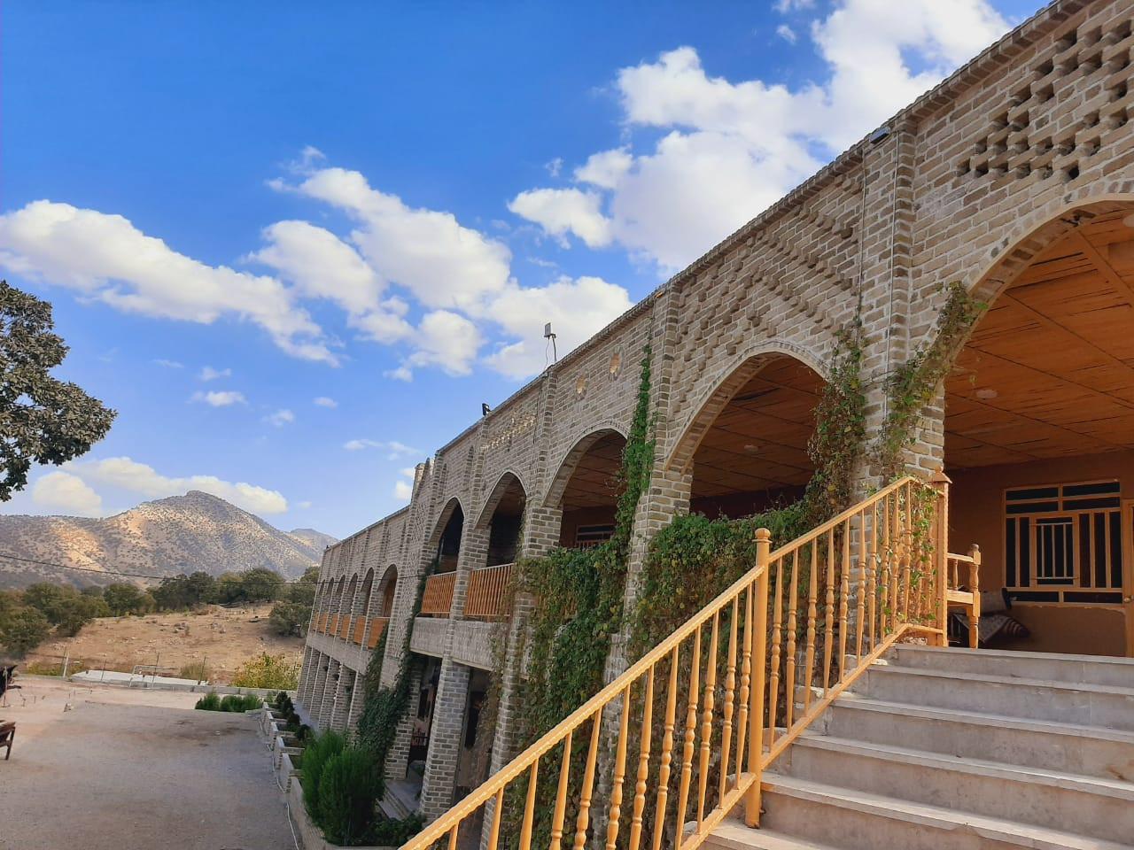 اجاره خانه سنتی بلوط تاف کاسیت در خرم آباد