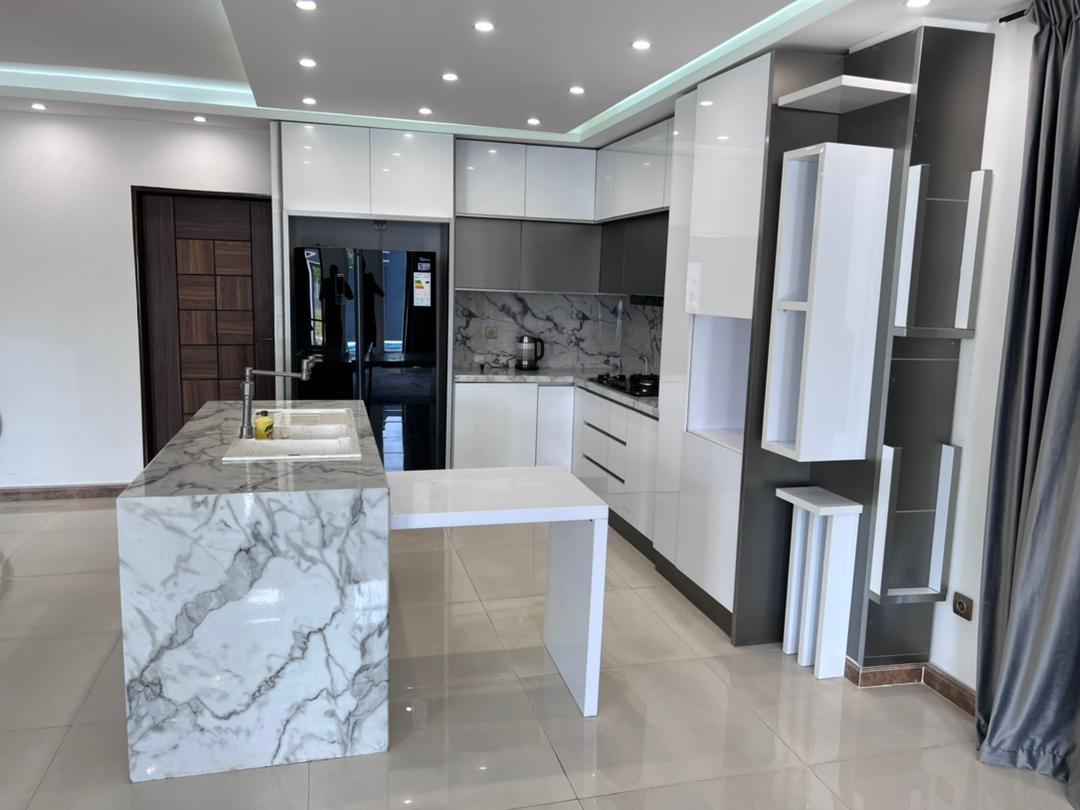 ویلا مدرن تریپلکس با استخر روباز آبگرم