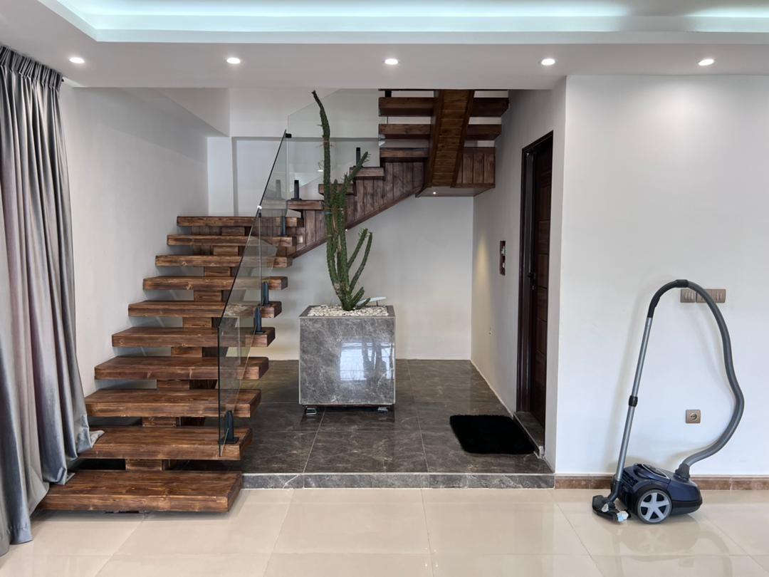 ویلا مدرن تریپلکس با استخر روباز آبگرم