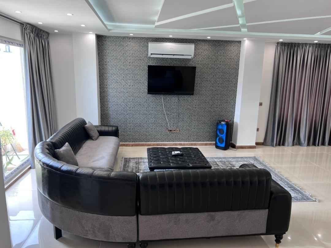 ویلا مدرن تریپلکس با استخر روباز آبگرم