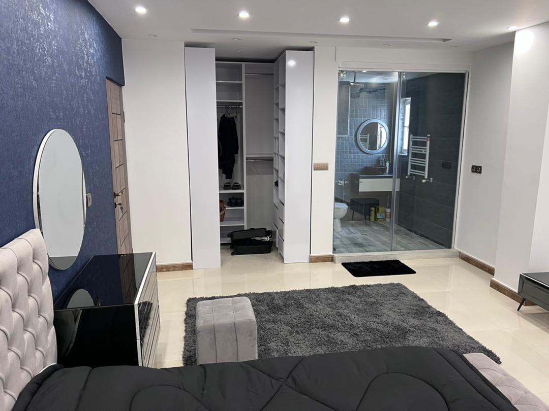 ویلا مدرن تریپلکس با استخر روباز آبگرم