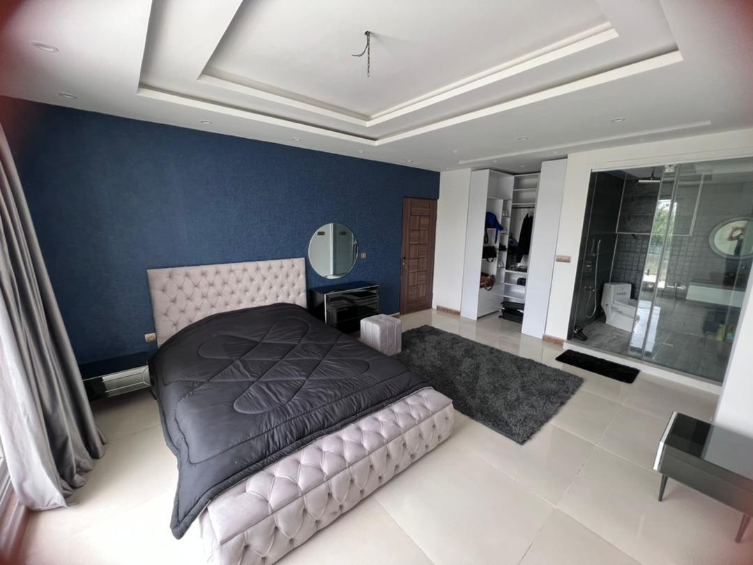 ویلا مدرن تریپلکس با استخر روباز آبگرم