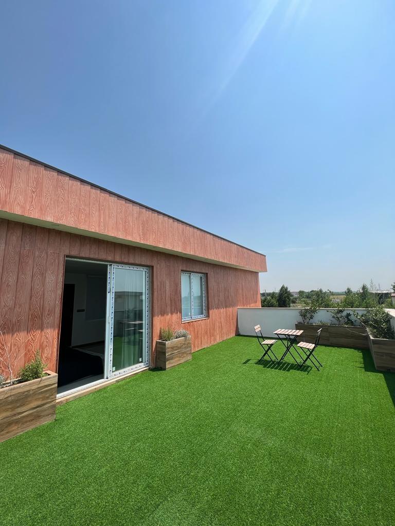 ویلا مدرن تریپلکس با استخر روباز آبگرم