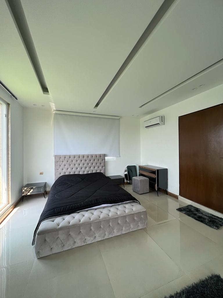 ویلا مدرن تریپلکس با استخر روباز آبگرم