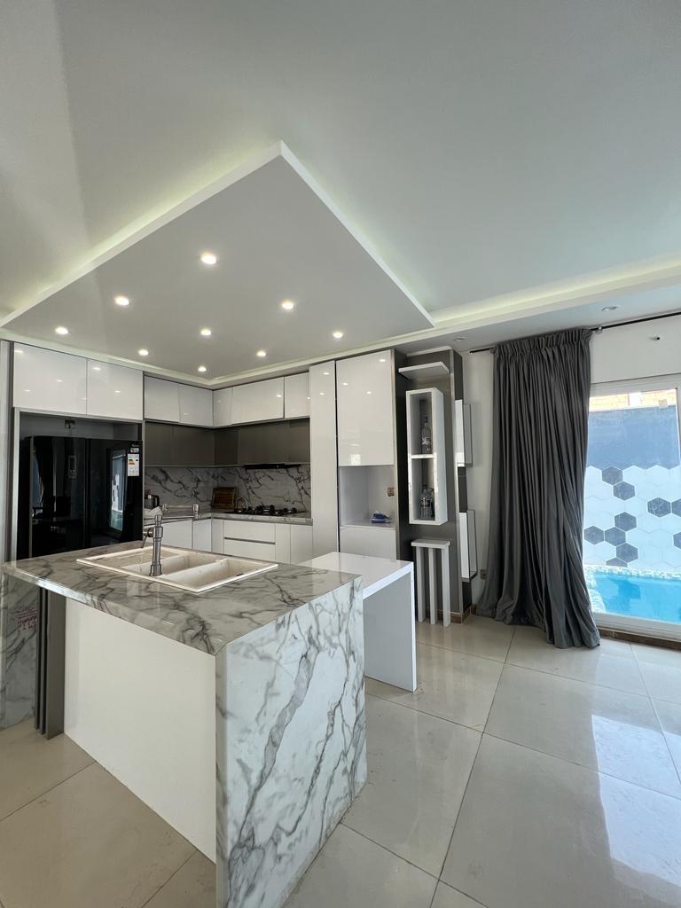 ویلا مدرن تریپلکس با استخر روباز آبگرم