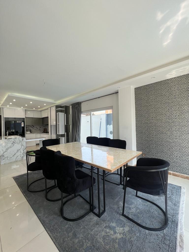 ویلا مدرن تریپلکس با استخر روباز آبگرم