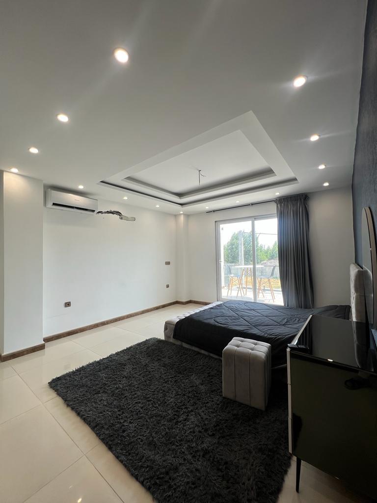 ویلا مدرن تریپلکس با استخر روباز آبگرم