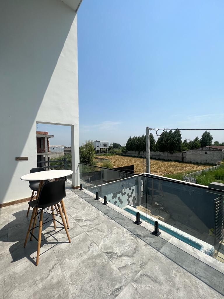 ویلا مدرن تریپلکس با استخر روباز آبگرم