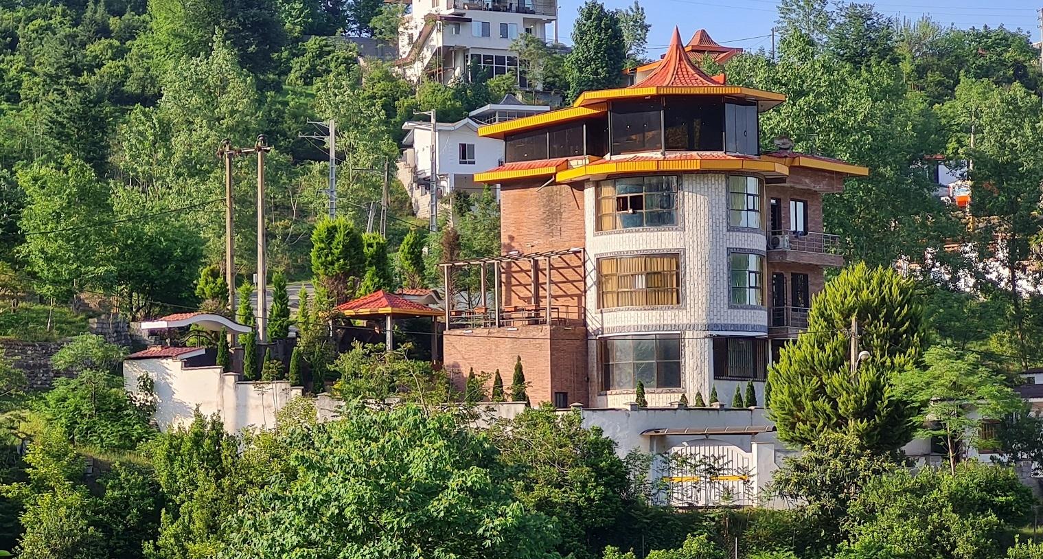 ویلا تریپلکس لاکچری استخردار جنگلی در اربکله رامسر