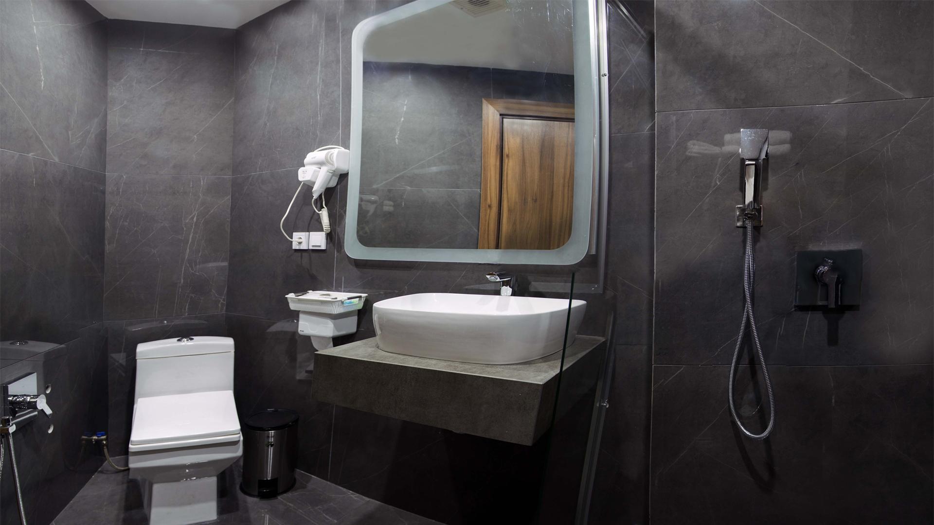 اتاق 3تخته لندسکیپ هتل یاکاموز اردبیل