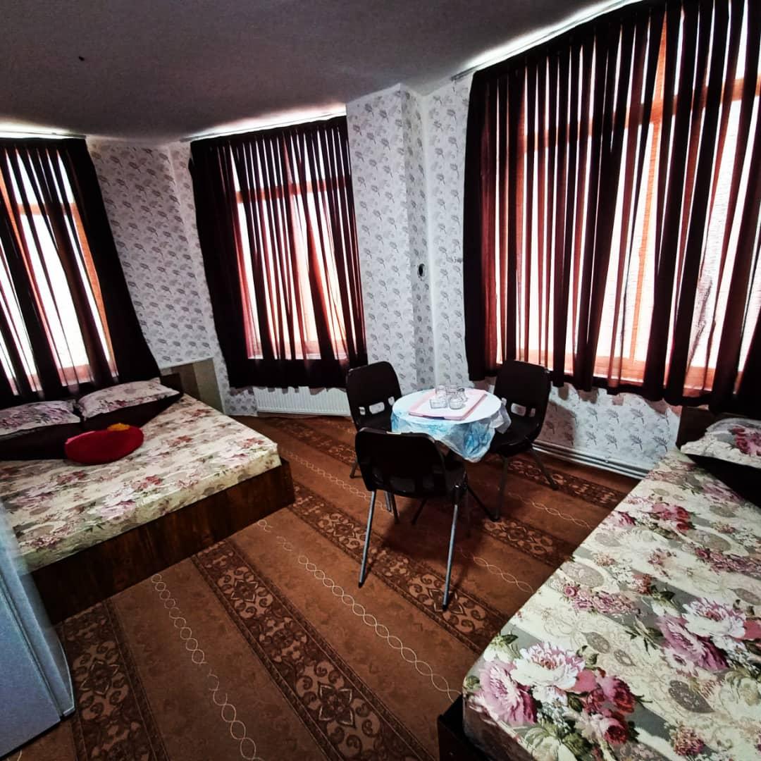 اتاق 5 تخته مهمانپذیر خطایی اردبیل