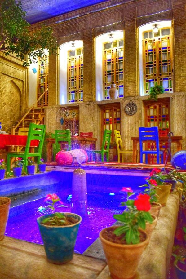 بوم گردی عمارت هفت رنگ در شیراز
