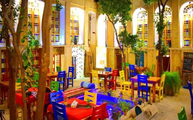 بوم گردی عمارت هفت رنگ در شیراز