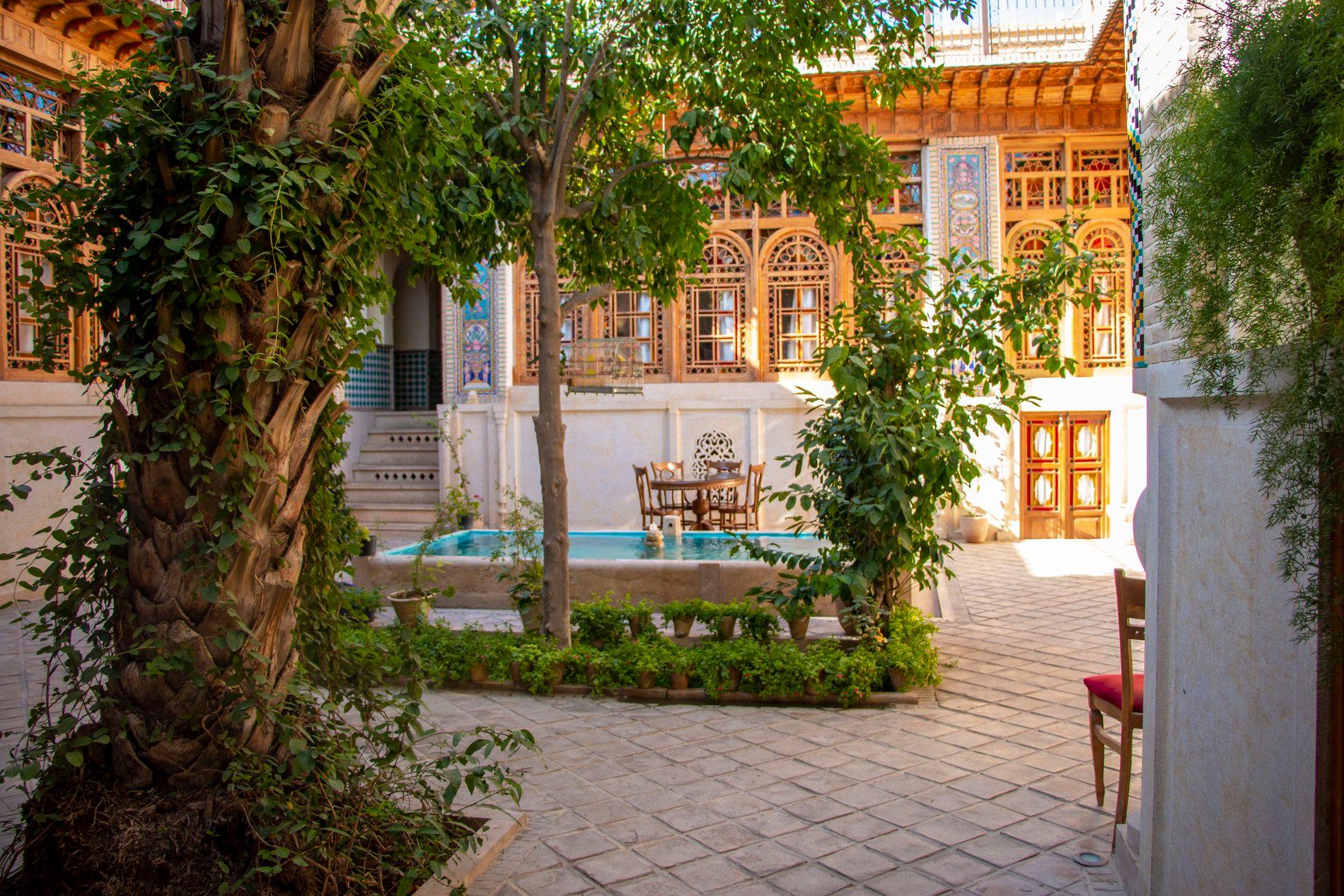 رزرو بوتیک هتل سنتی ایران مهر در شیراز