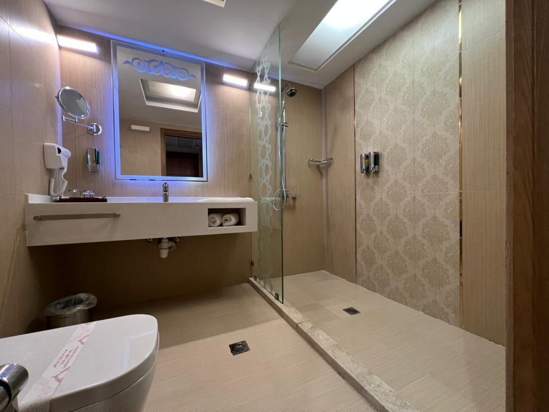 سوئیت جونیور مستر هتل خورشید هشتم