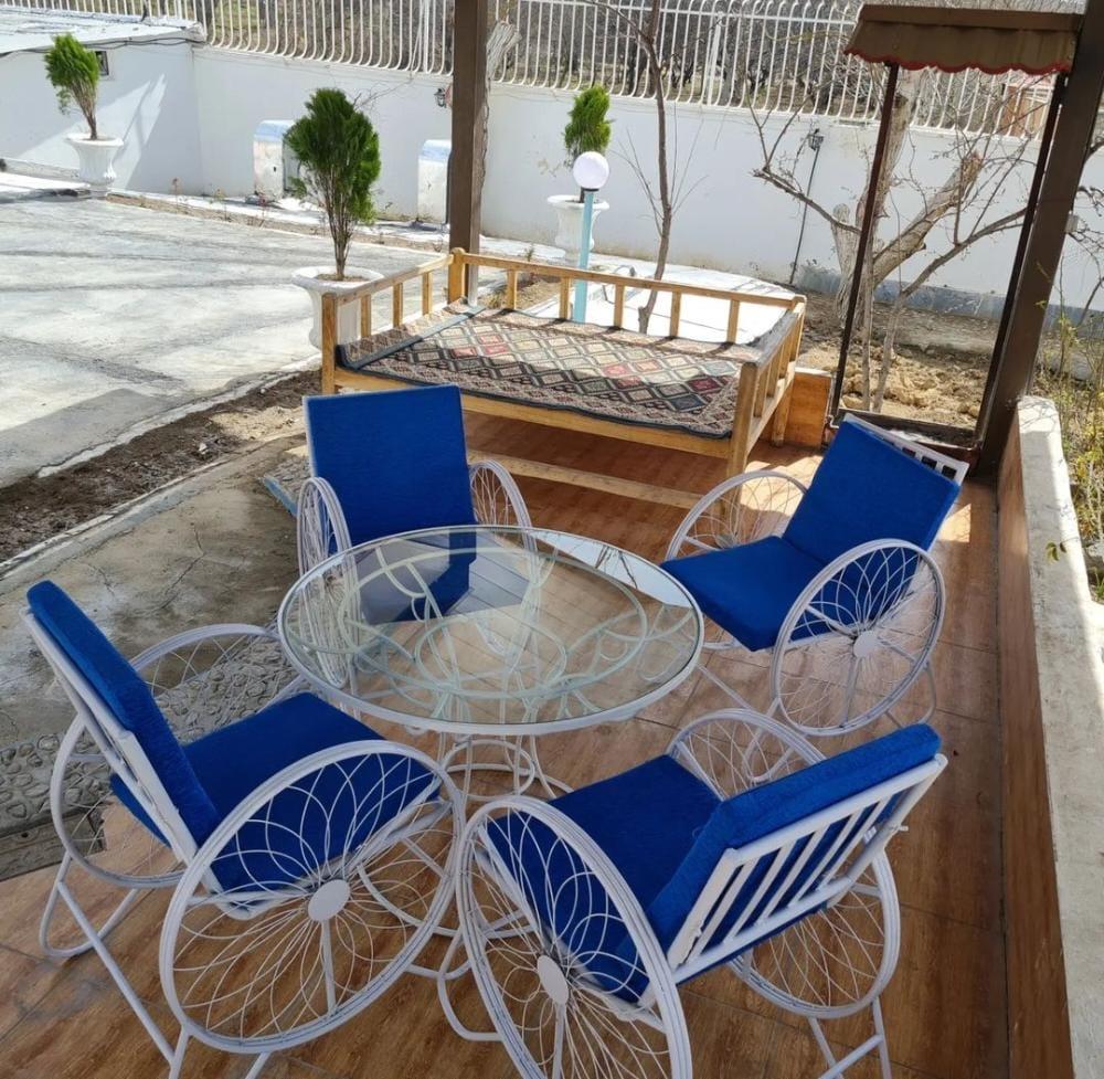 ویلا استخردار آبگرم در باغ بهادران