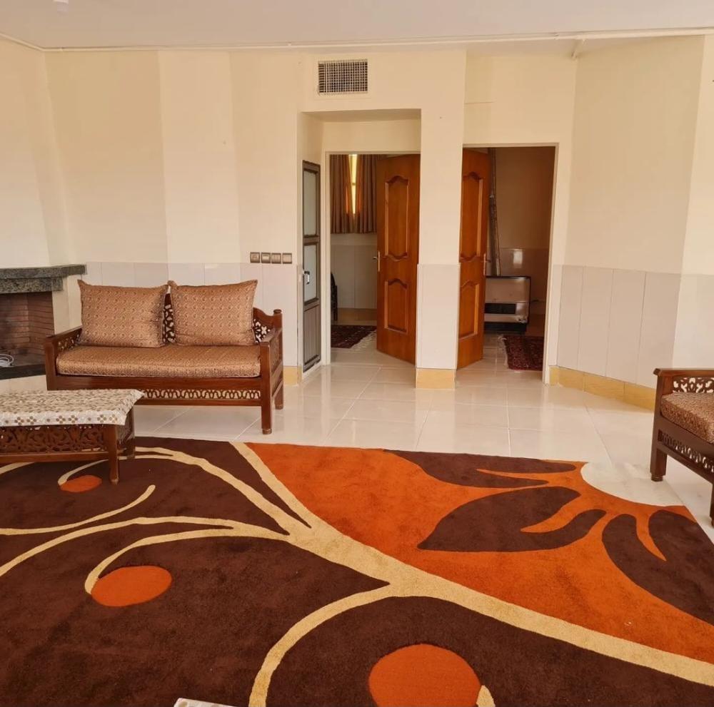 ویلا استخردار آبگرم در باغ بهادران