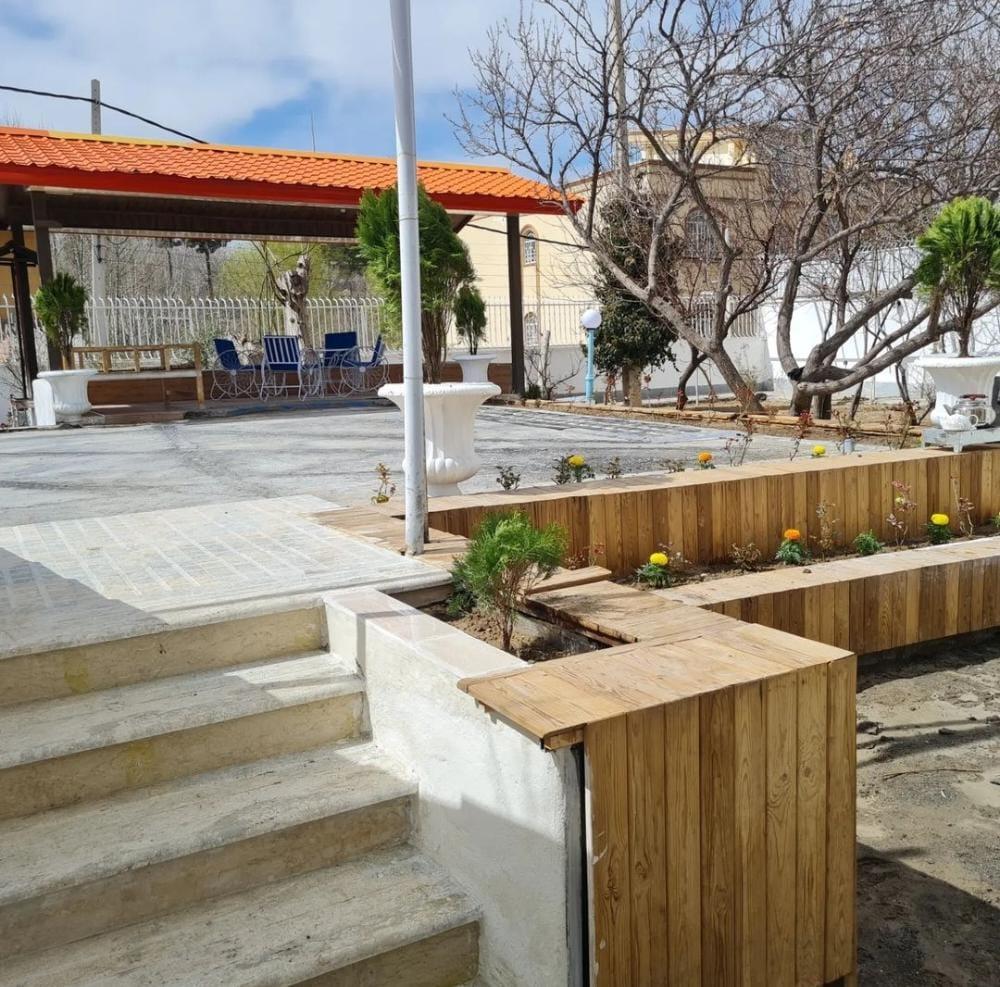 ویلا استخردار آبگرم در باغ بهادران